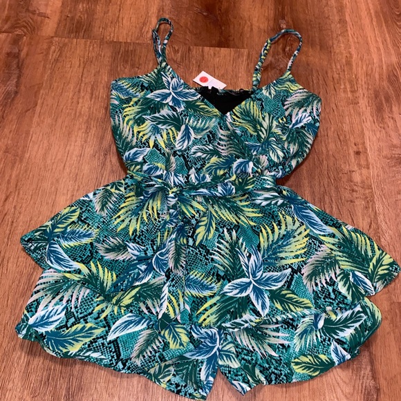 Women’s Tropical Romper - Picture 3 of 10
